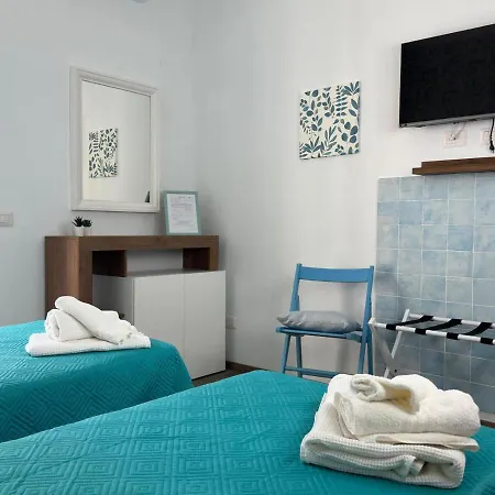 לינה וארוחת בוקר Mare Azzurro 3*