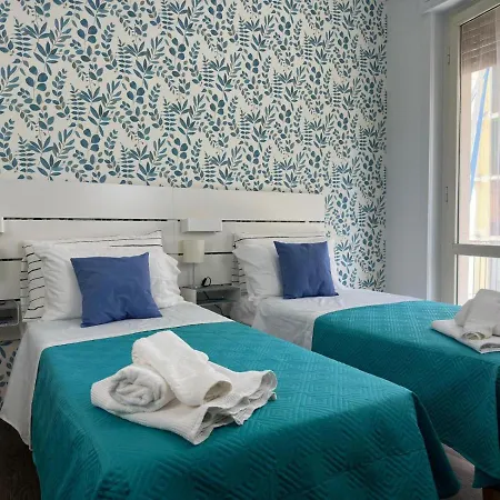 לינה וארוחת בוקר Mare Azzurro 3*