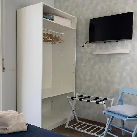 לינה וארוחת בוקר Mare Azzurro 3*